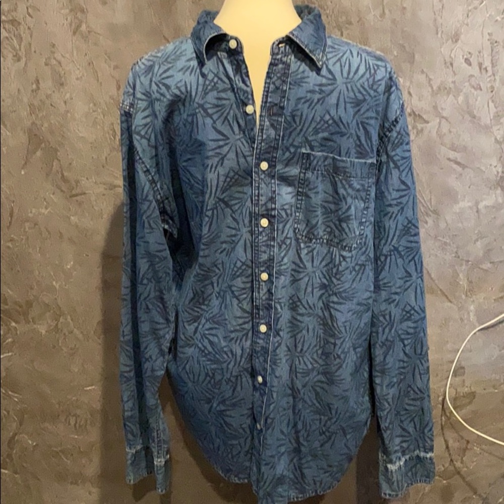 Gap Denim Pattern Button Down Xl - image 1